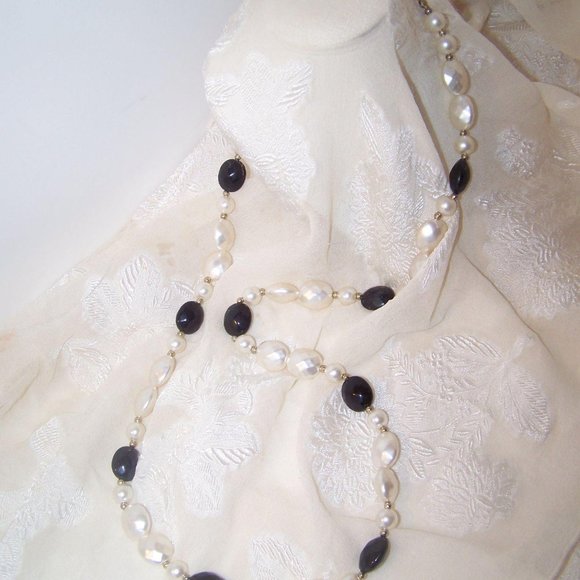 Necklaces-3 Bead Faux Pearl Black-Long GoldTone - Picture 6 of 9